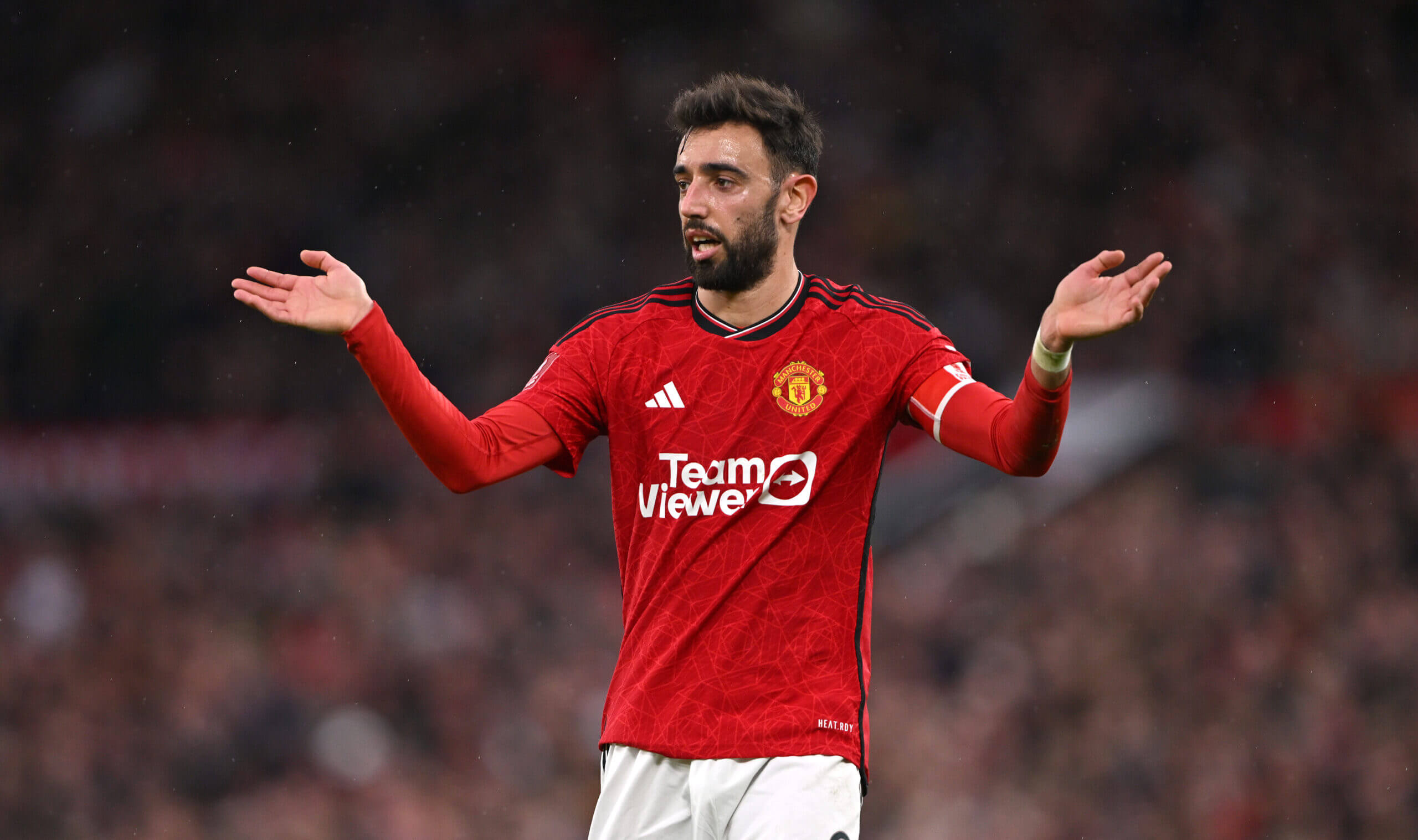 Fernandes Remains Committed to Manchester United Despite Managerial Upheaval